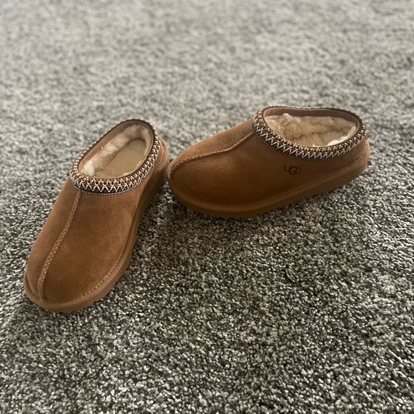 Girls UGG Tasman slipper in chestnut - Picture 2 of 4